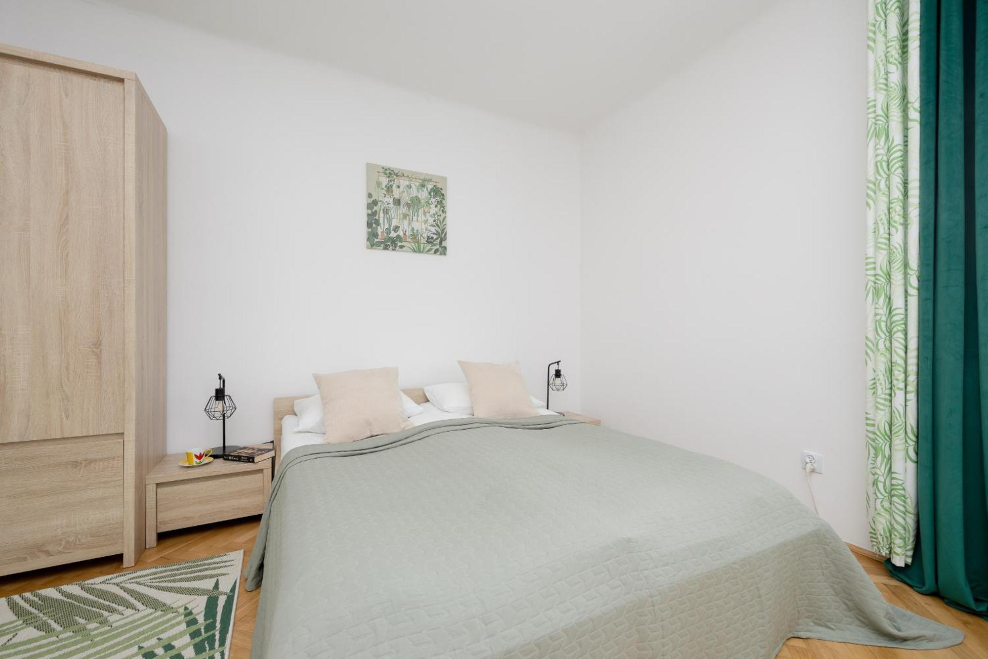 Spacious Apartment For 6 People Near The Old Town By Noclegi Renters Varsavia Esterno foto