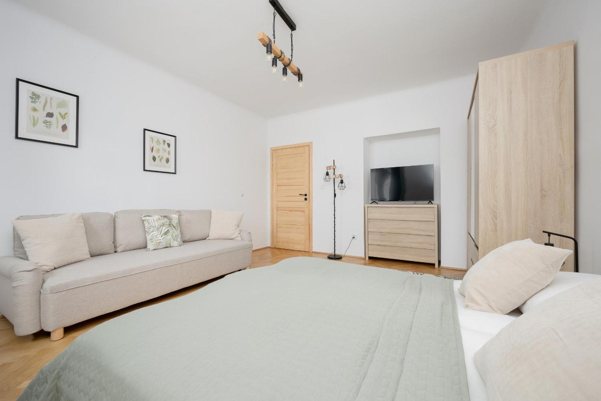 Spacious Apartment For 6 People Near The Old Town By Noclegi Renters Varsavia Esterno foto