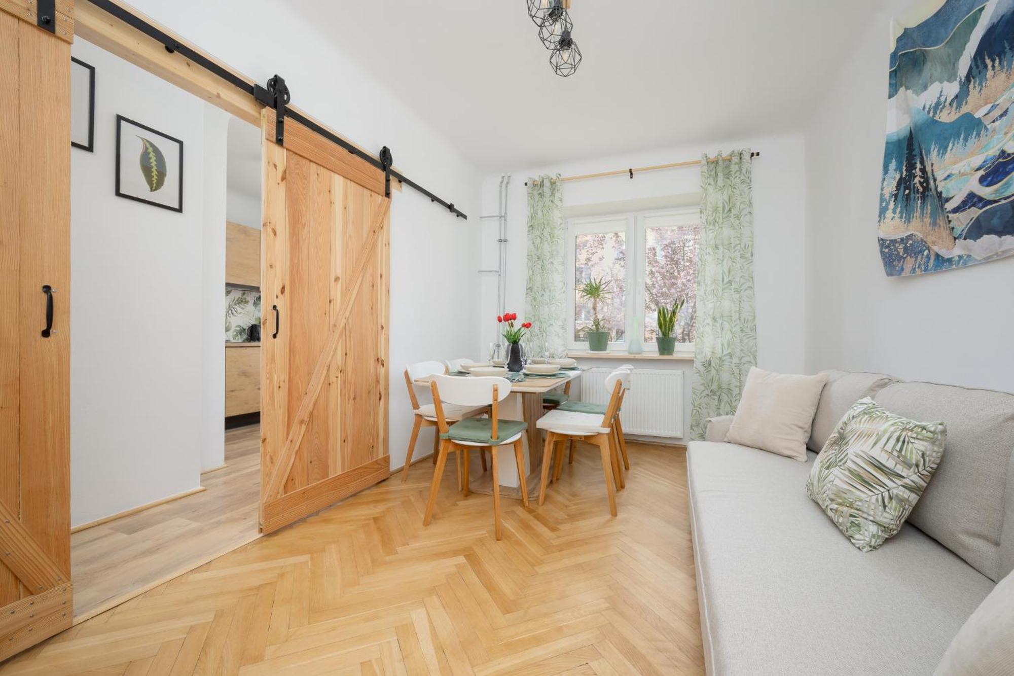 Spacious Apartment For 6 People Near The Old Town By Noclegi Renters Varsavia Esterno foto